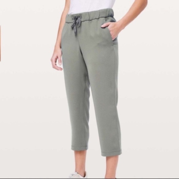 NEW Lululemon Womens On The Fly Crop Pants Size 12 Grey Sage Pockets Casual - Picture 15 of 15